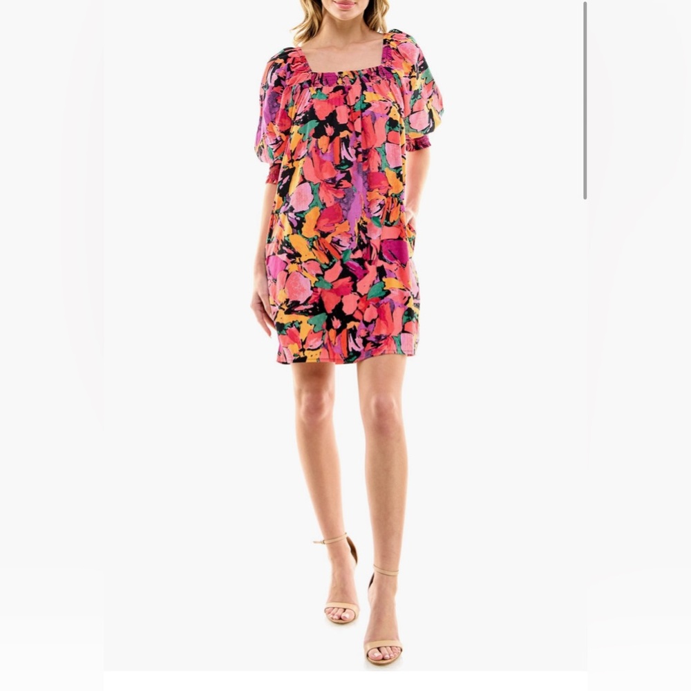 Socialite Floral Puff sleeve minidress with pockets. Size XL.